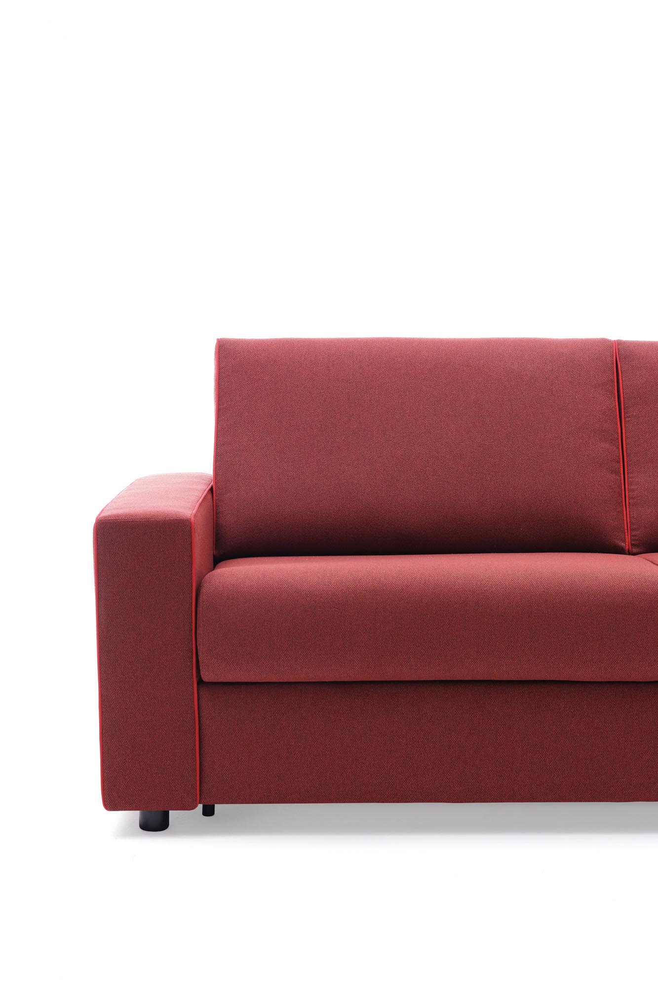 Divano letto Santorini con bracciolo squadrato modello Strong - vista frontale