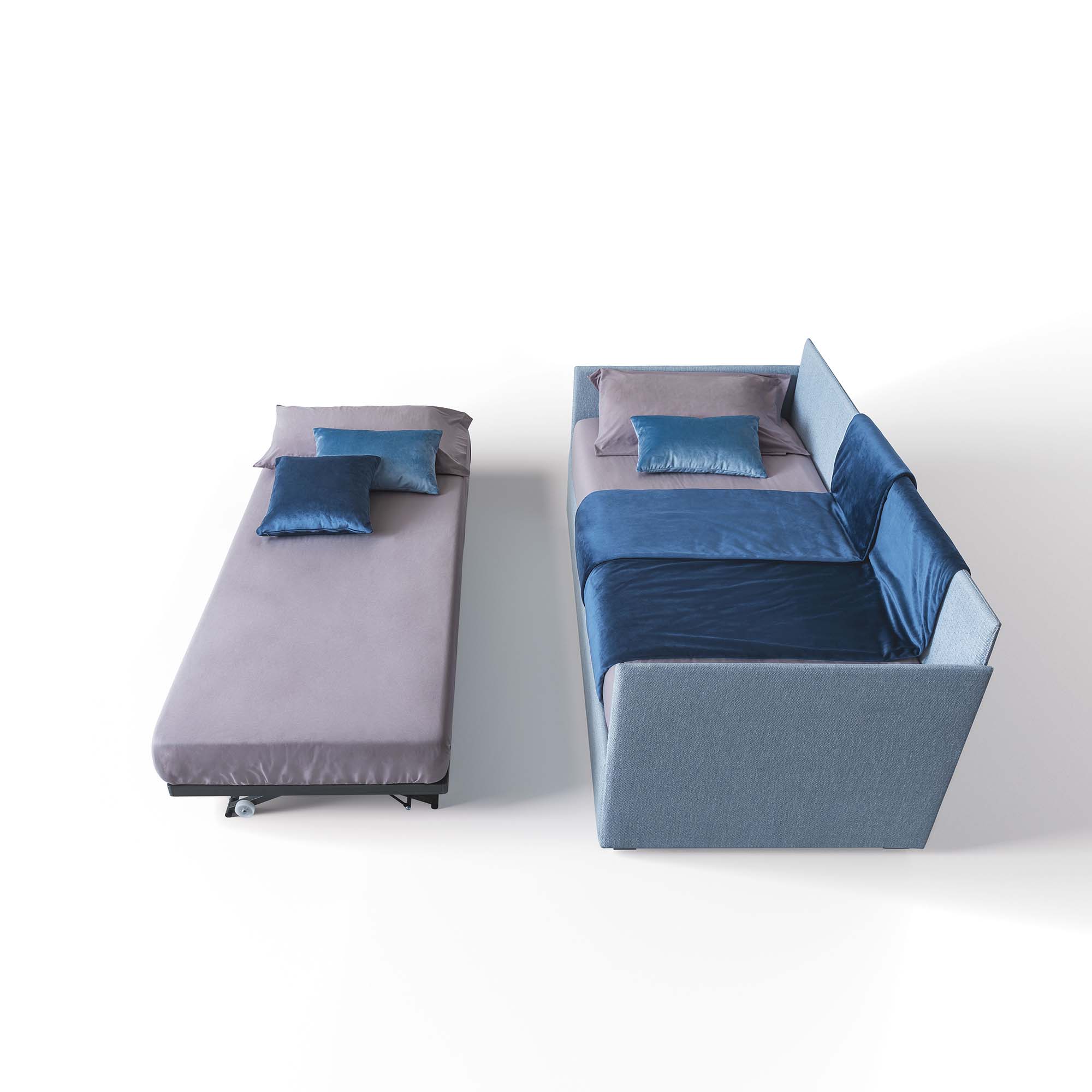 Due posti letto con rete e materasso vengono creati a partire da un daybed modello Camomilla.