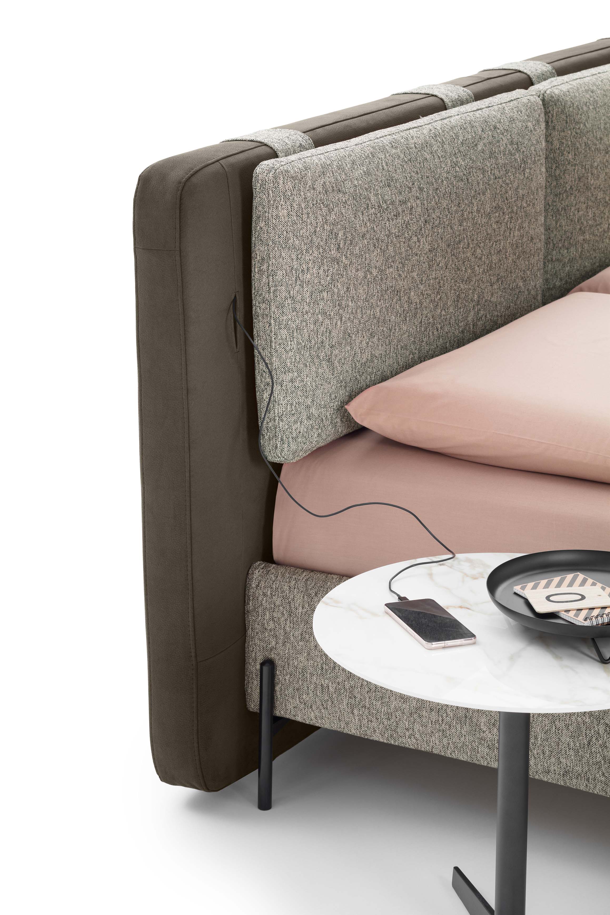 Testiera con possibilità di aggiunta di USB per carica cellulare e luci LED
