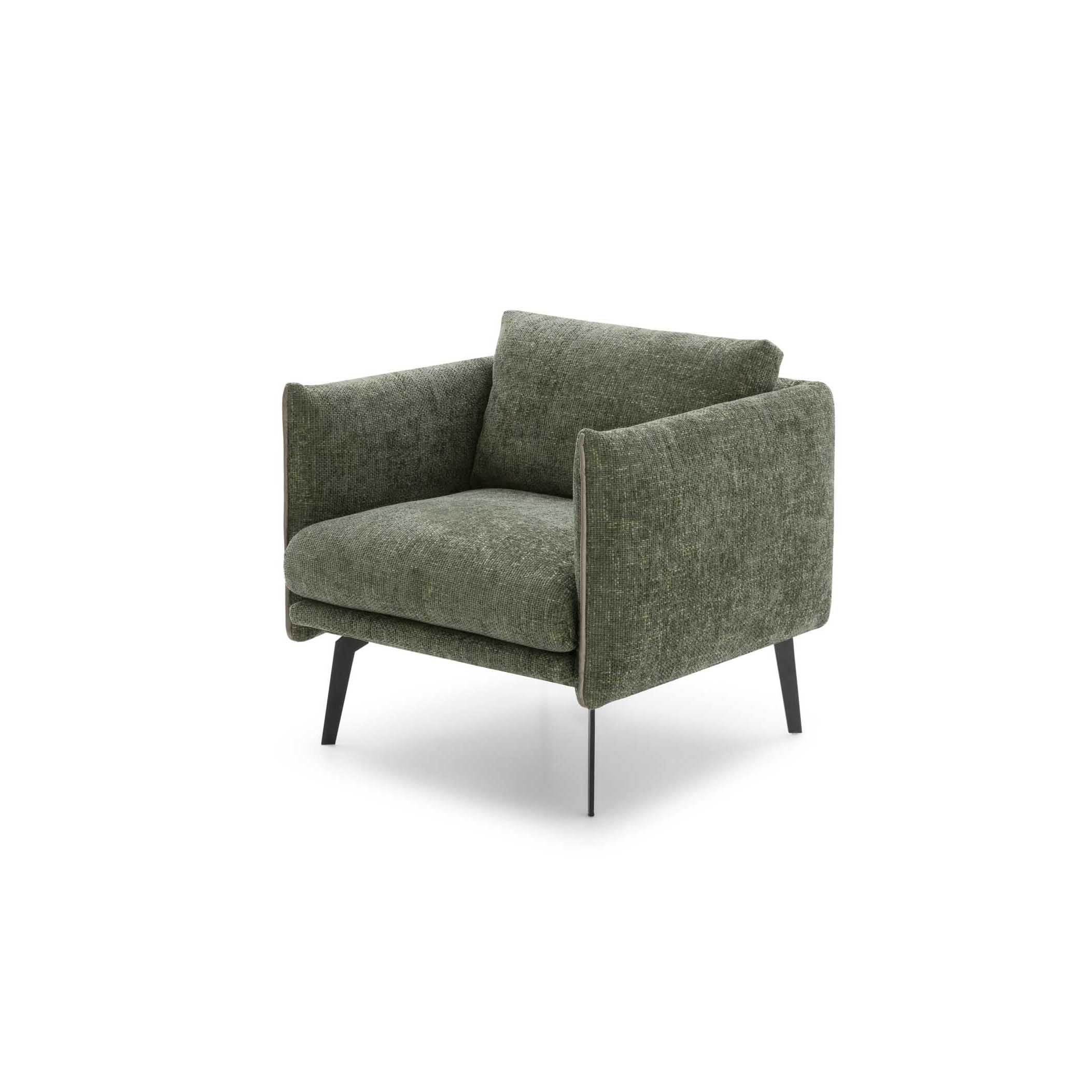 Poltroncina Boon LeComfort con piedini slanciati Poltroncina Boon LeComfort con piedini slanciati
