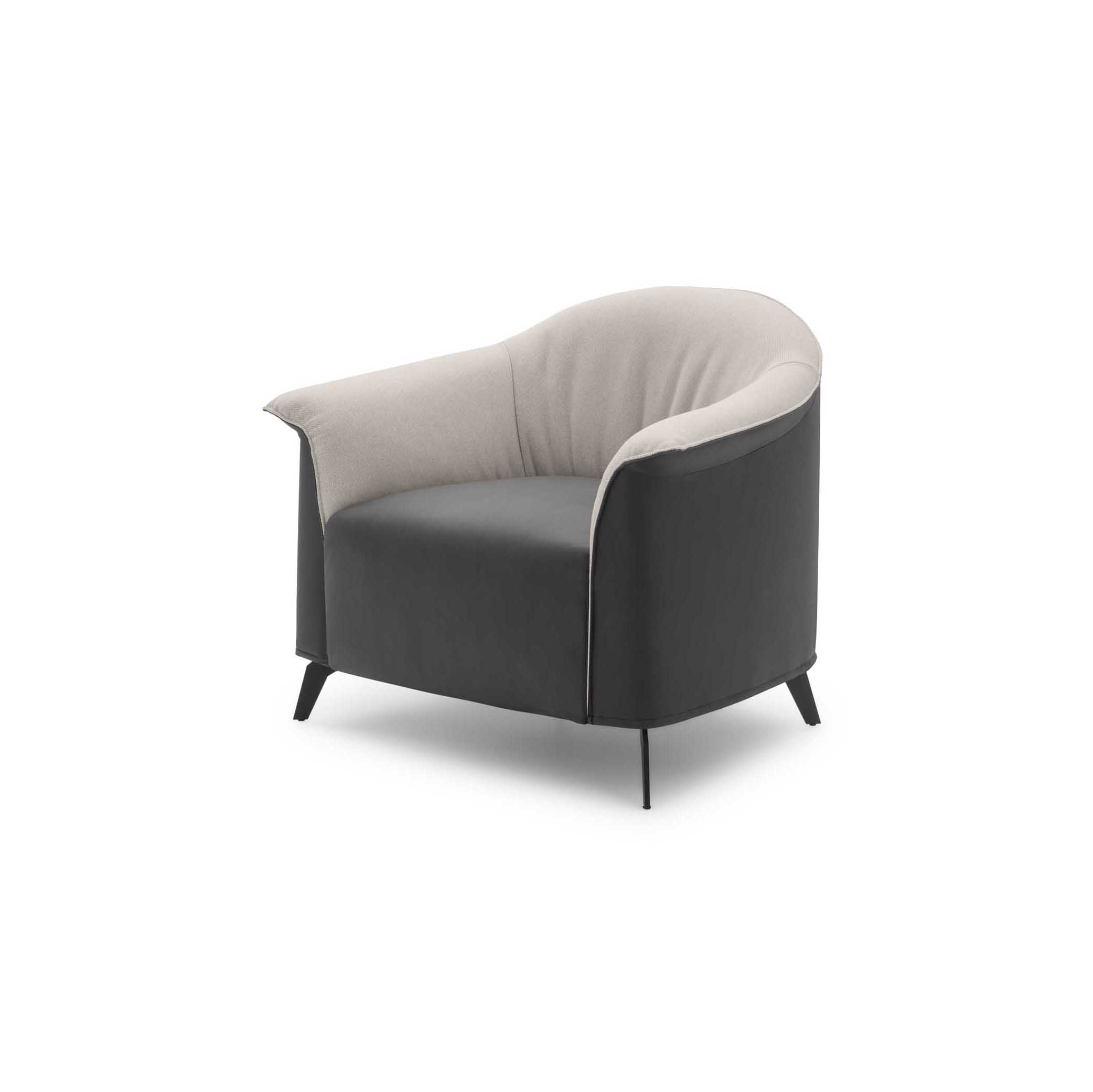 Poltroncina Caroline LeComfort di design Poltroncina Caroline LeComfort di design con schienale basso