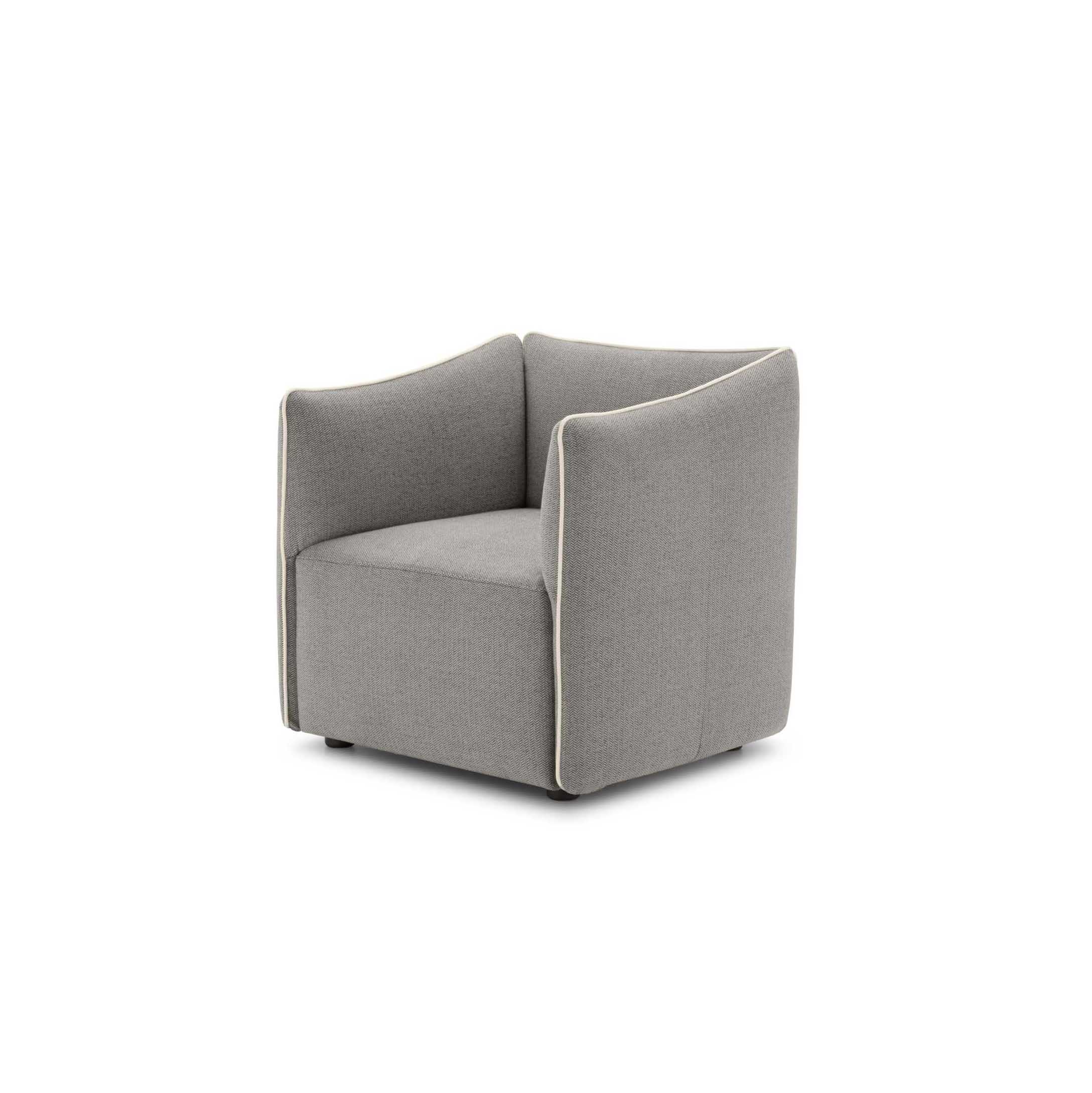 Poltroncina Kubik monoscocca con struttura leggera Poltroncina Kubik LeComfort monoscocca con struttura leggera